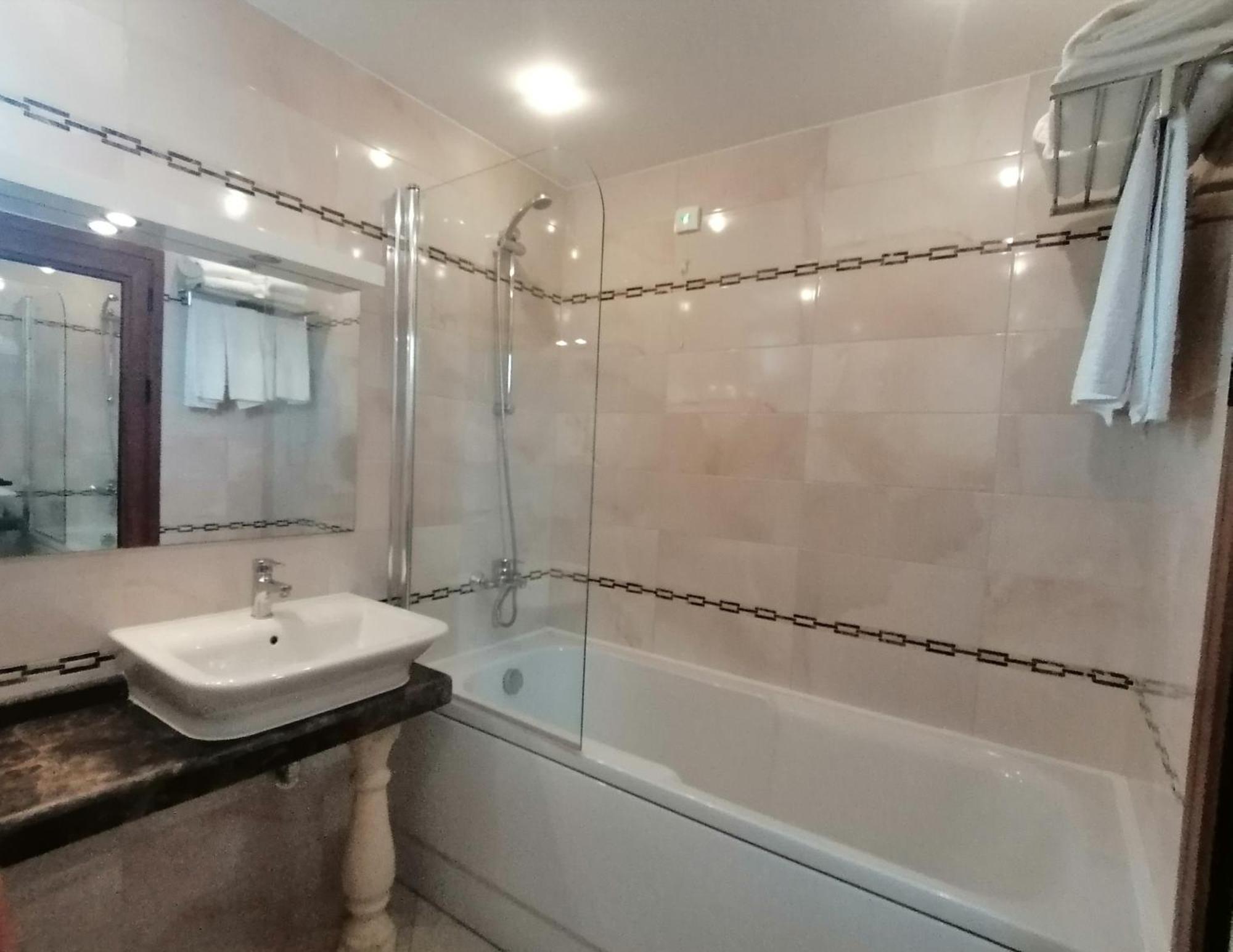 Hotel Aristokrat Obzor Buitenkant foto
